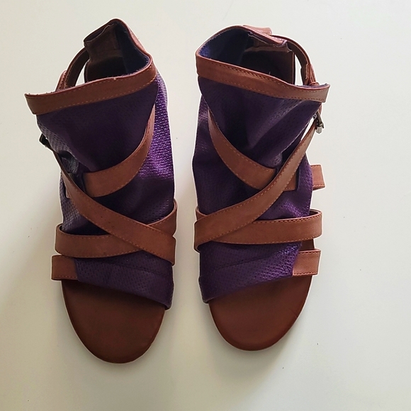 NWOT Serene Island Criss Cross Sandal Shoe - Picture 1 of 9